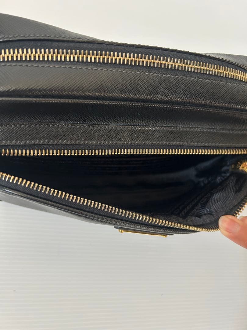 プラダ　ショルダーバッグ　ブラック　BT1010