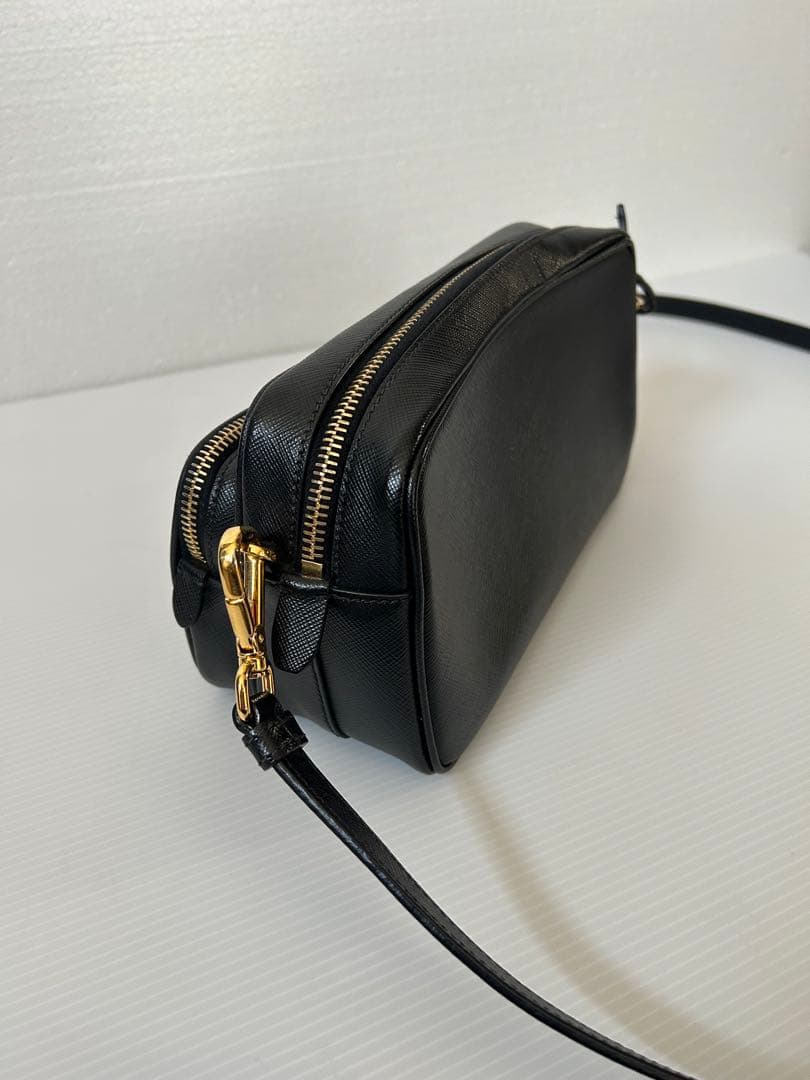 プラダ　ショルダーバッグ　ブラック　BT1010