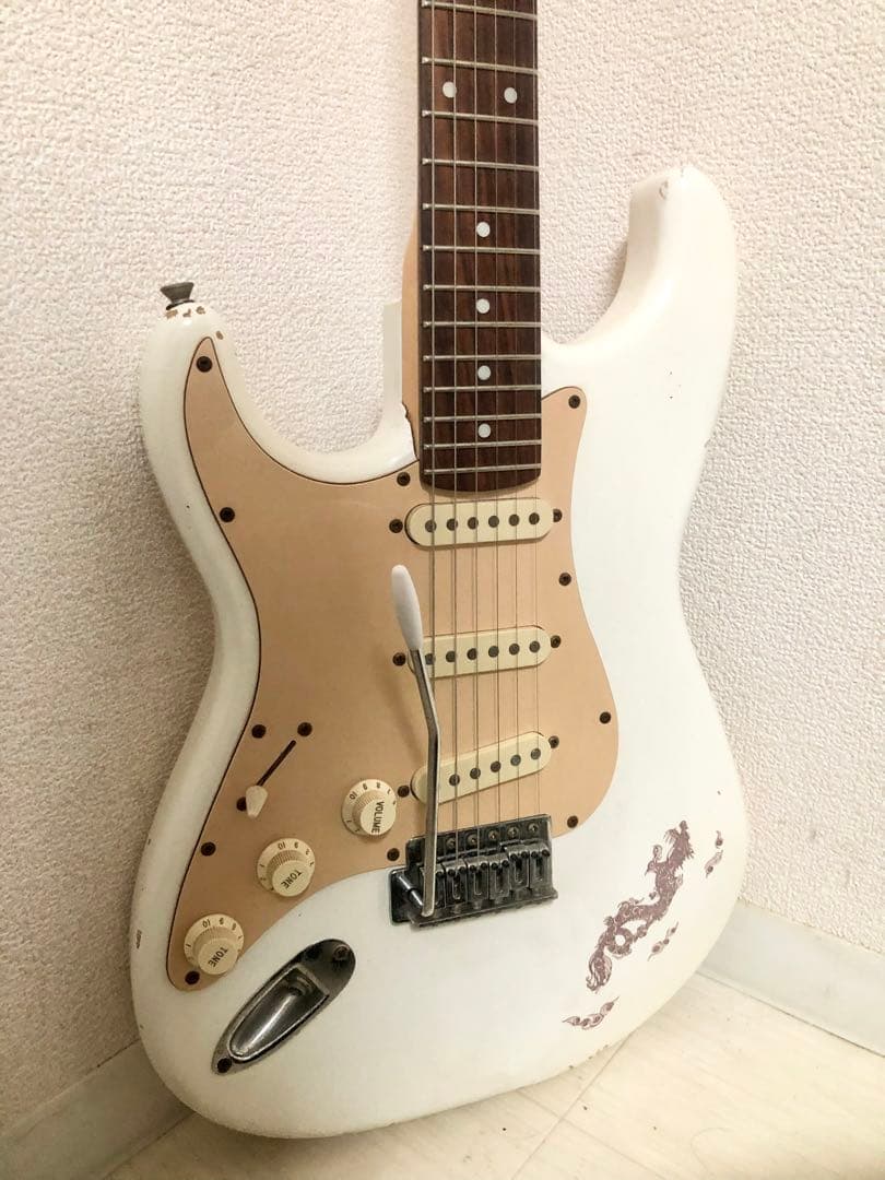 ジミヘンごっこ￼！左利き用を右利き用にしたストラトタイプエレキギター￼