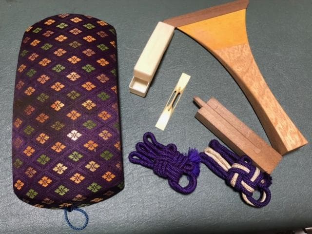 三味線 紅木 細棹 1枚溝 金ホゾ 綾杉胴 トチ多し