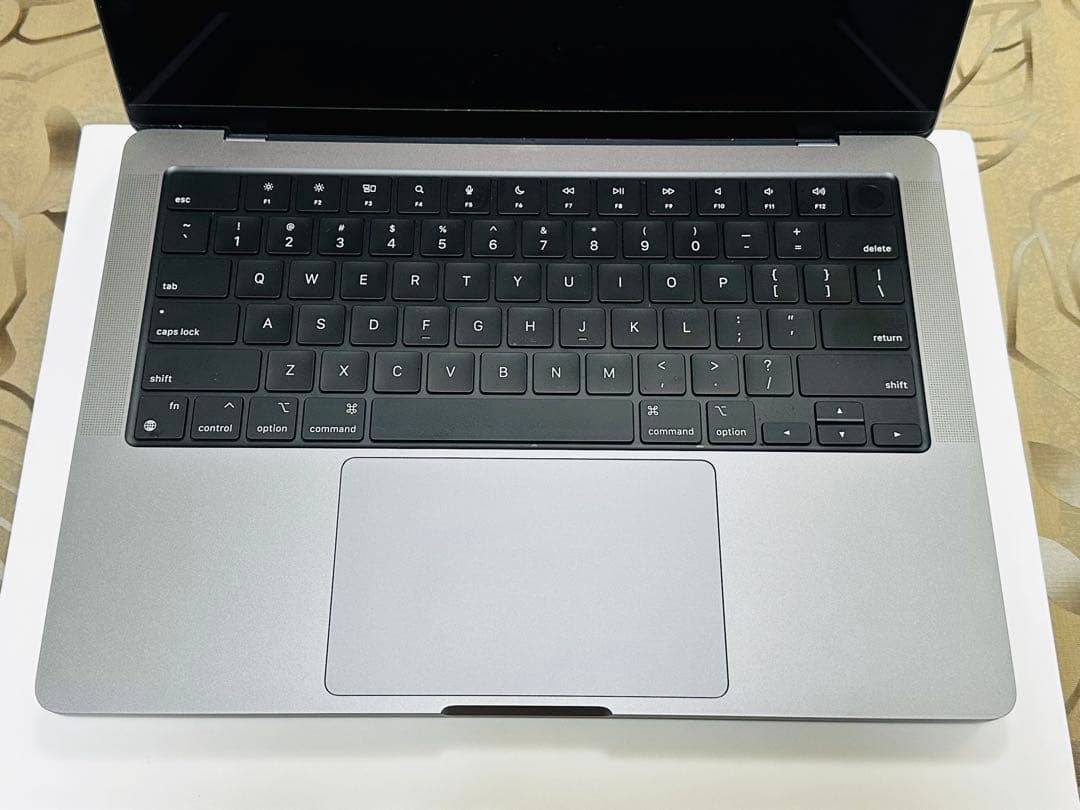 マンチカン　美品MacBook Pro 14インチ