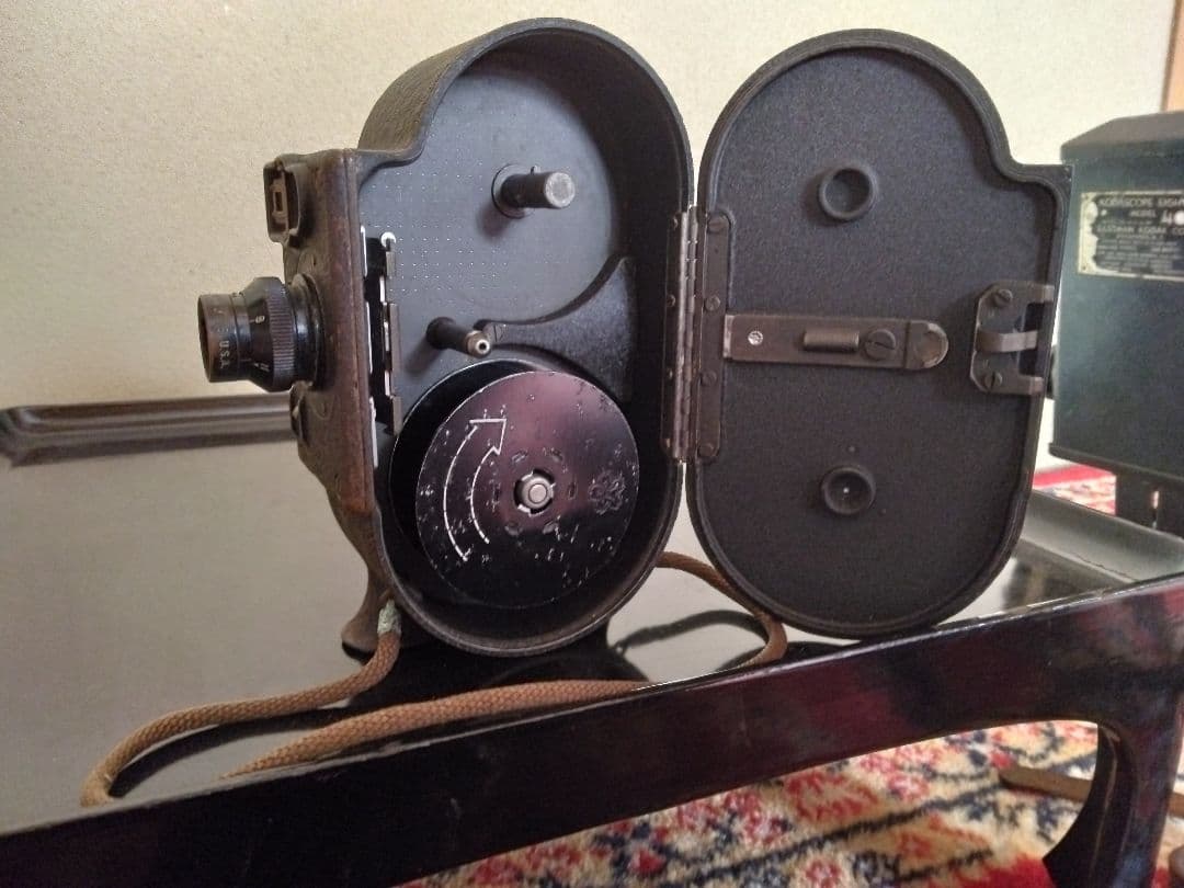 8mmフィルムプロジェクター 　　　撮影カメラとバッグ付き