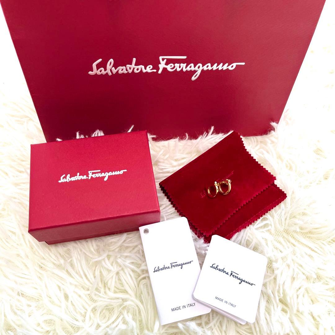 サルヴァトーレ フェラガモ　ガンチーニ ピアス　ゴールド