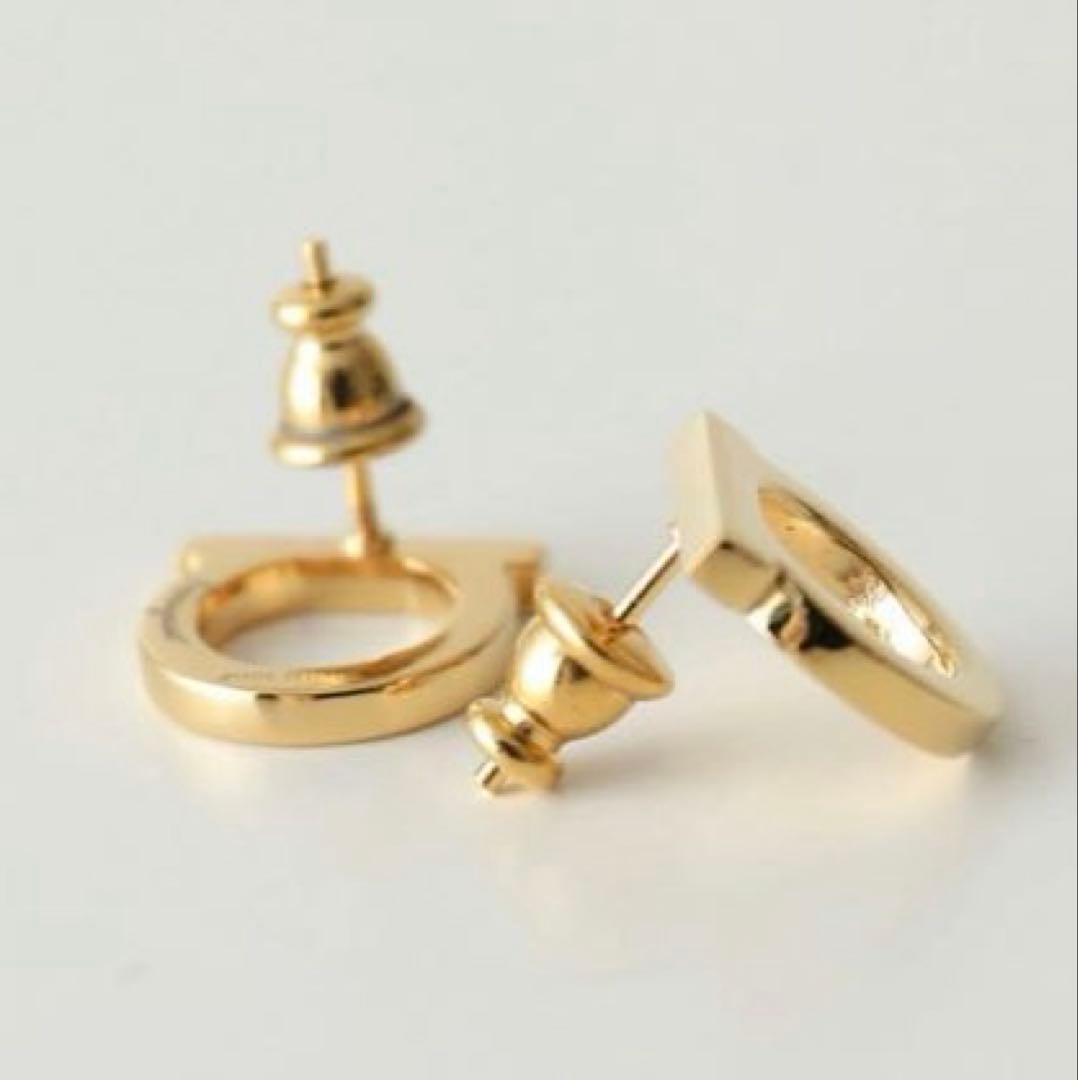 サルヴァトーレ フェラガモ　ガンチーニ ピアス　ゴールド