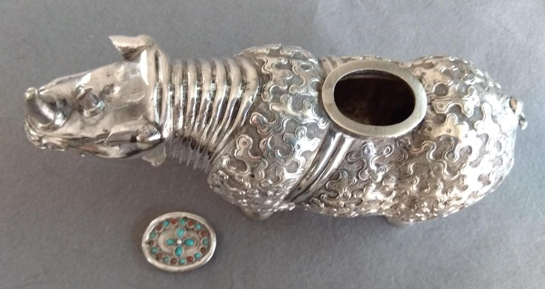 北京工芸品公司　銀製　錯金銀雲紋銅犀尊　酒器