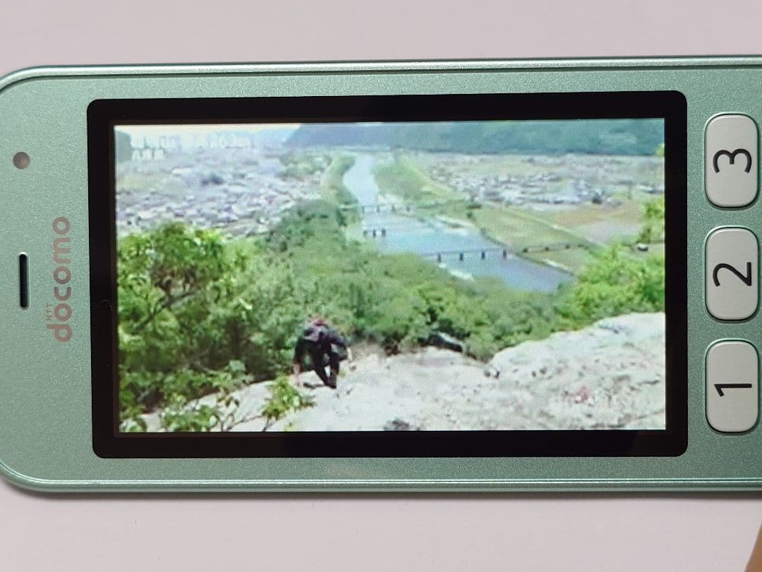 ドコモ　らくらくホン　F-02J ２台セット　ピンク　グリーン