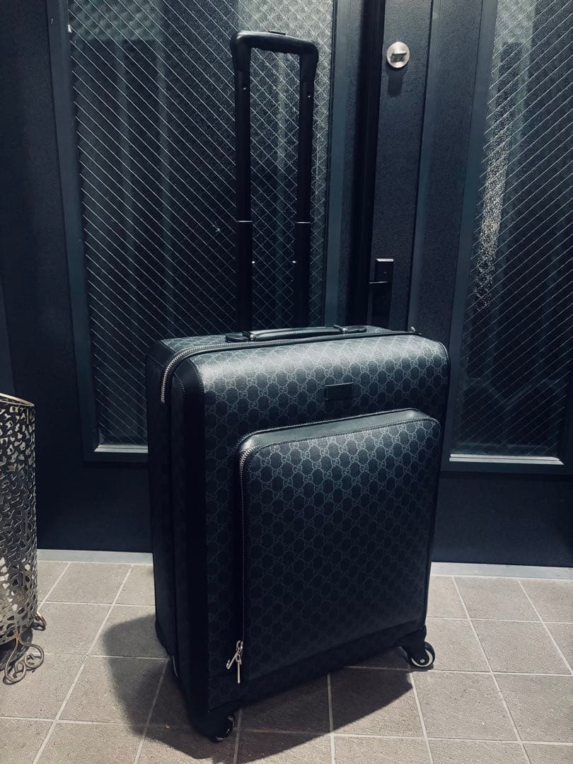 【美品、希少】グッチ、GUCCI、トロリースーツケース、GGスプリーム、黒