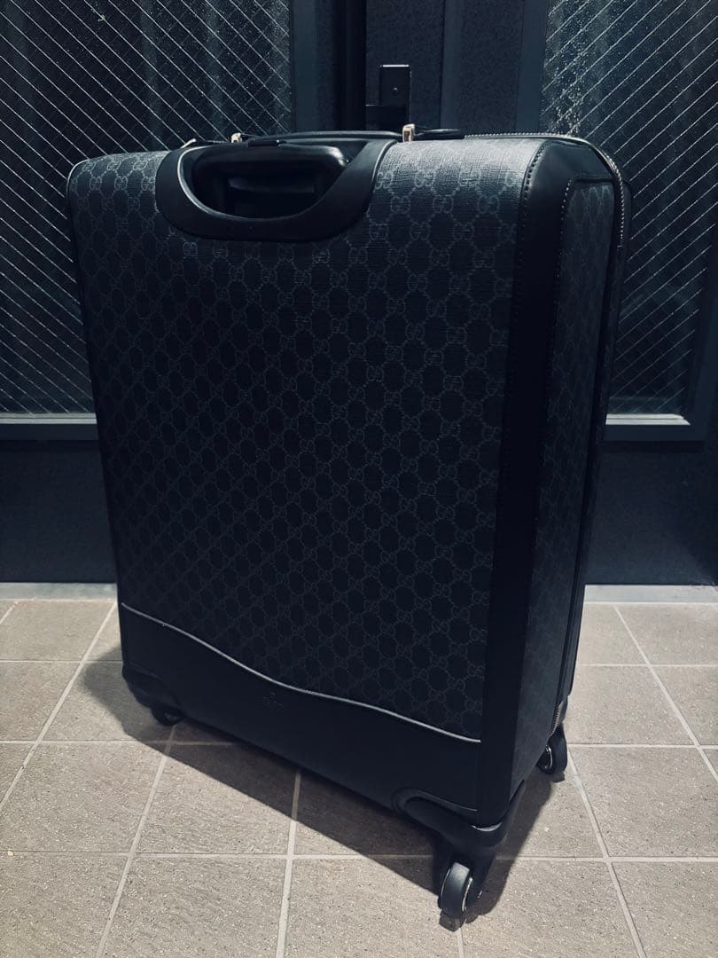 【美品、希少】グッチ、GUCCI、トロリースーツケース、GGスプリーム、黒
