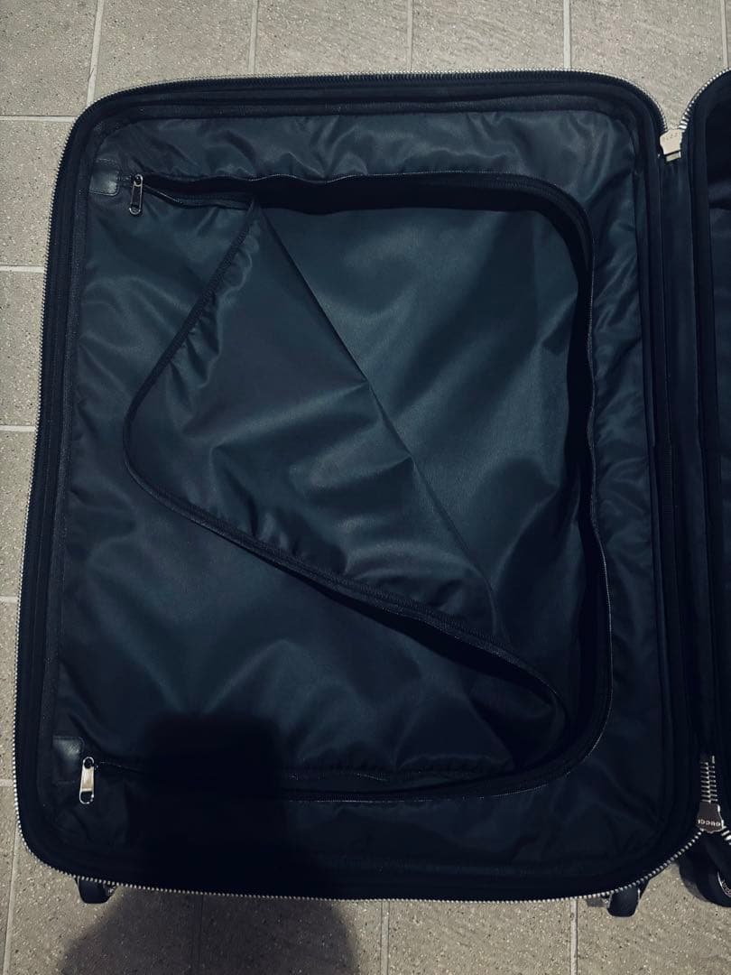 【美品、希少】グッチ、GUCCI、トロリースーツケース、GGスプリーム、黒