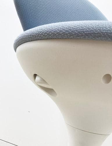 オカムラ 患者用チェア ⑤　布張り 背付 円盤脚 座面回転　ライトブルー