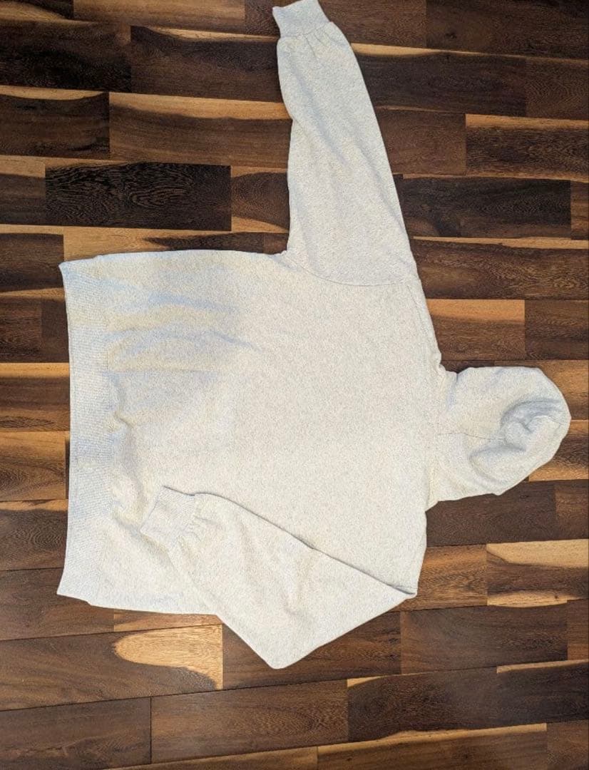 【10時間以内発送】ストレンジャーシングスniko and パーカー缶バッチつき