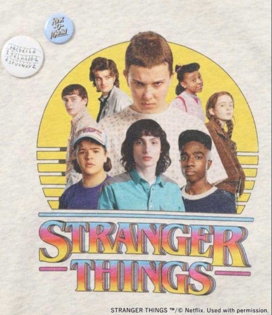 【10時間以内発送】ストレンジャーシングスniko and パーカー缶バッチつき