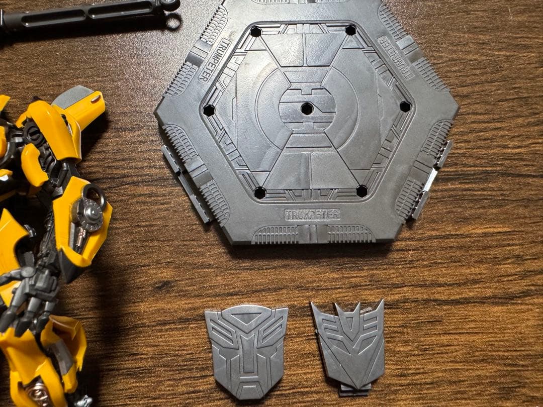 オプティマスプライム バンブルビー セット　リボルテック　トランペッター