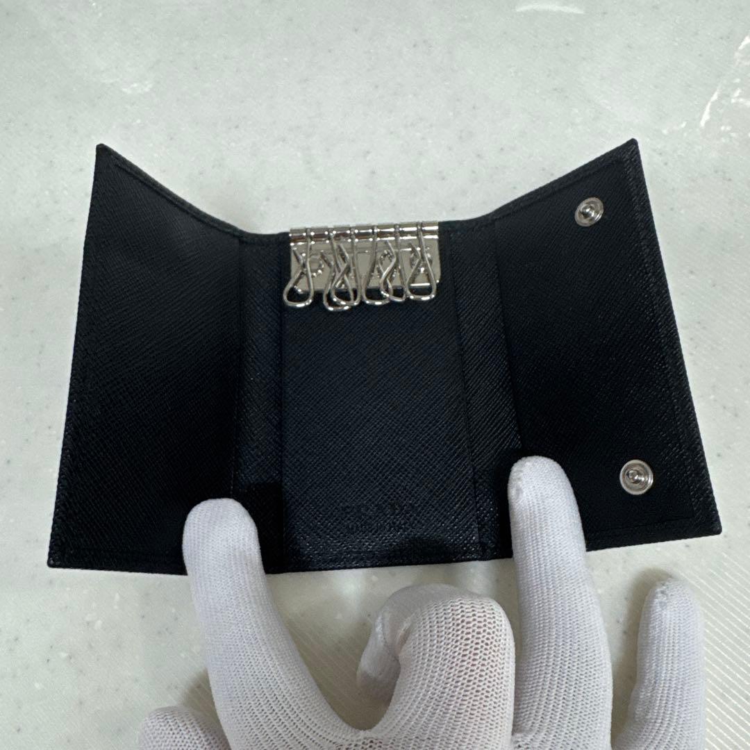 PRADA サフィアーノ　トライアングル　キーケース　ブラック　レザー