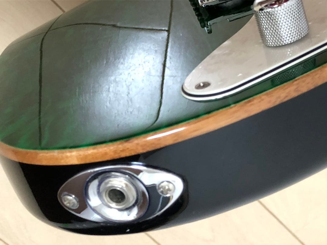 セルバ　SELVA エレキギター　軽量　超低弦高