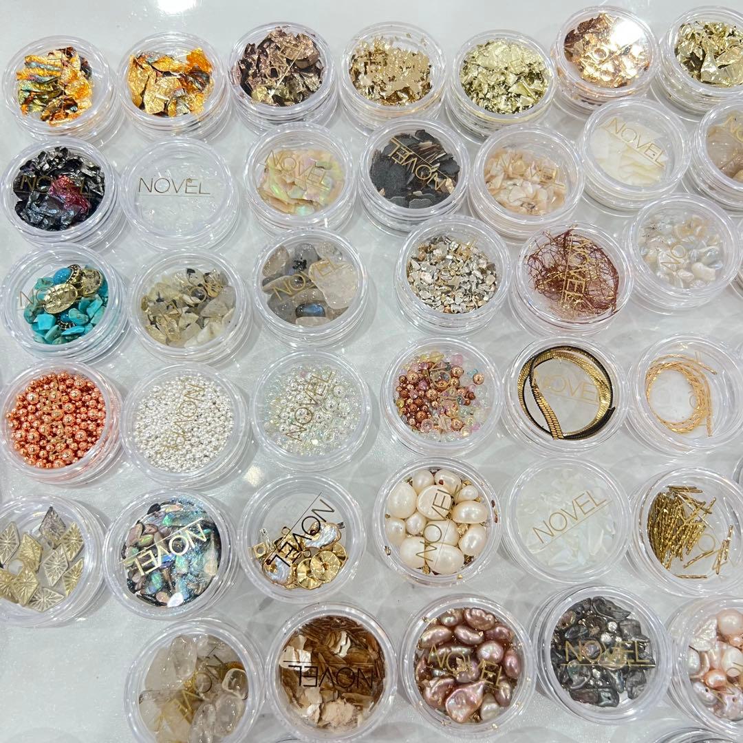 NOVEL ネイルパーツ　ラメグリッター　ミラーパウダー150点セット！！