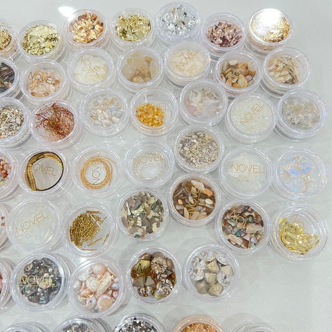 NOVEL ネイルパーツ　ラメグリッター　ミラーパウダー150点セット！！