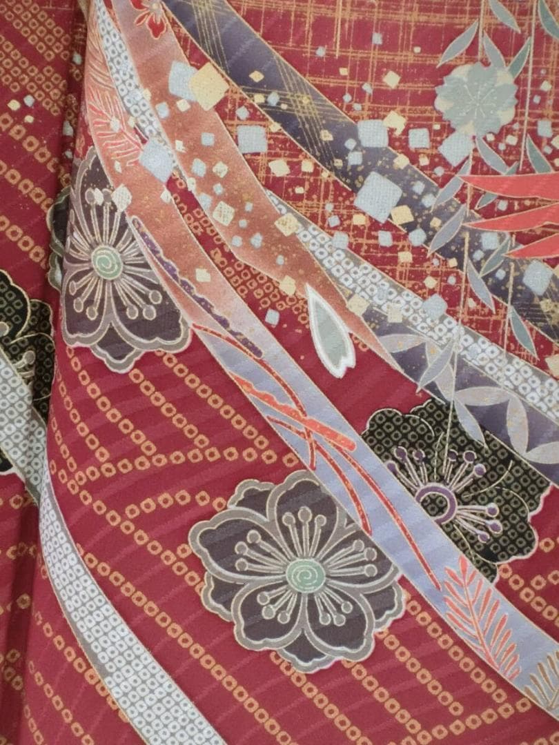 【y0625】Ｓお仕立上り正絹振袖サビ朱色モスグリーン地に花、御所車模様金糸刺繍