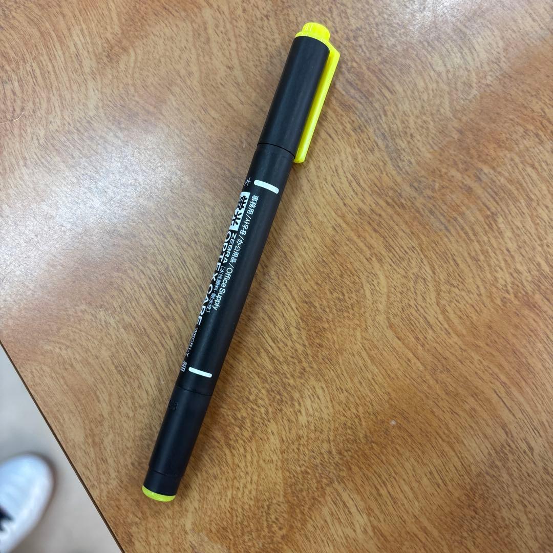 リトラクタブル蛍光ペン 黒/黄
