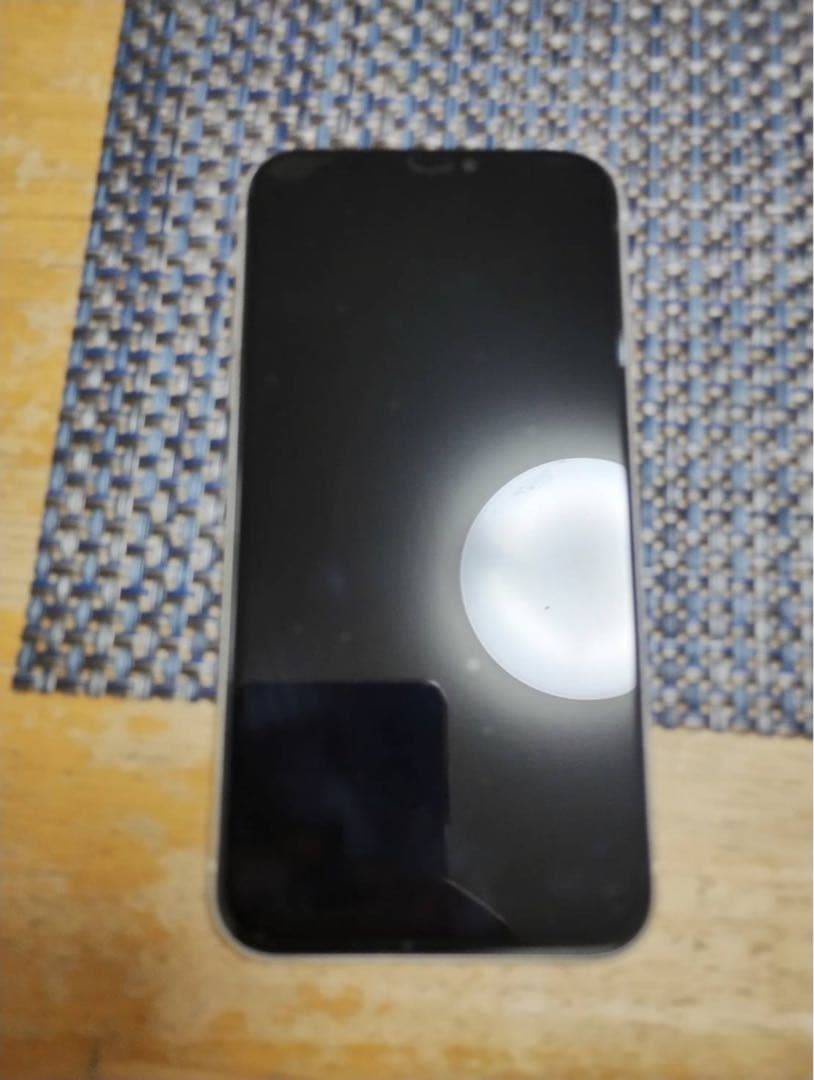 る*ー様 iPhone11 覗き見防止ヒィルム付きケース付き