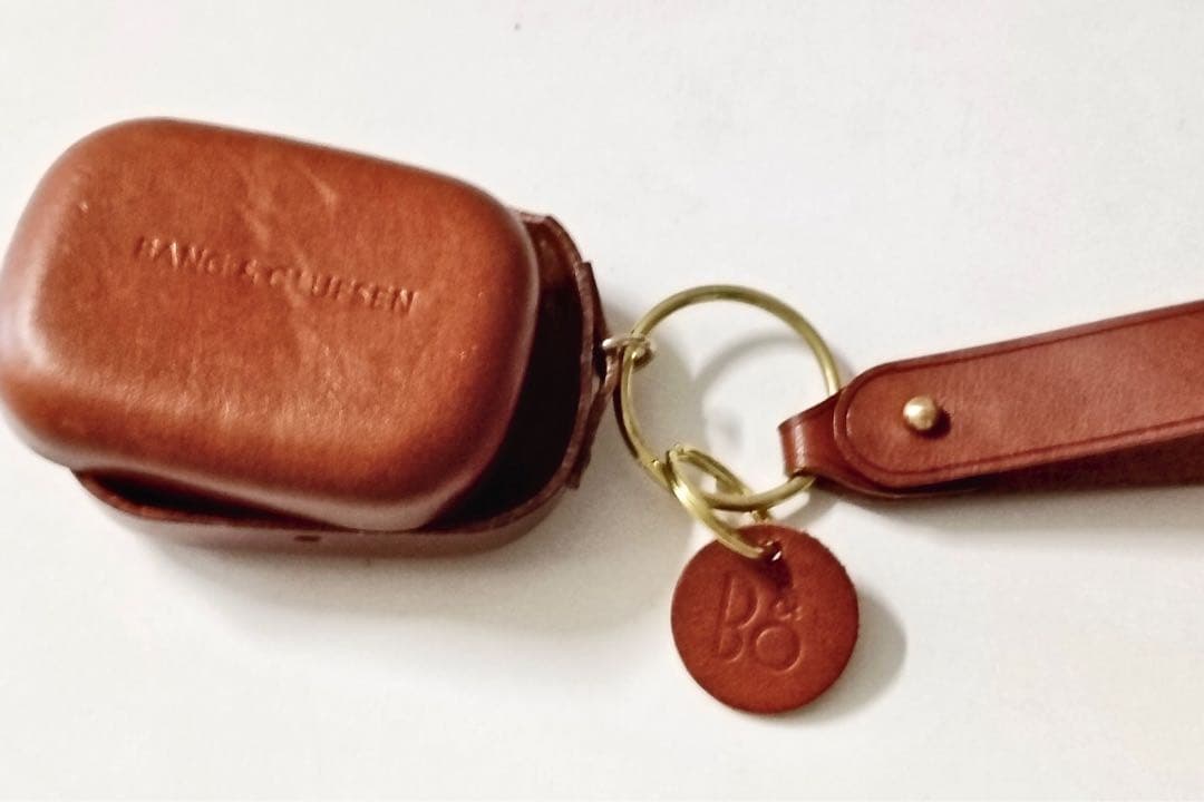 Bang & Olufsen Beoplay ELEVEN（革製カバー付）