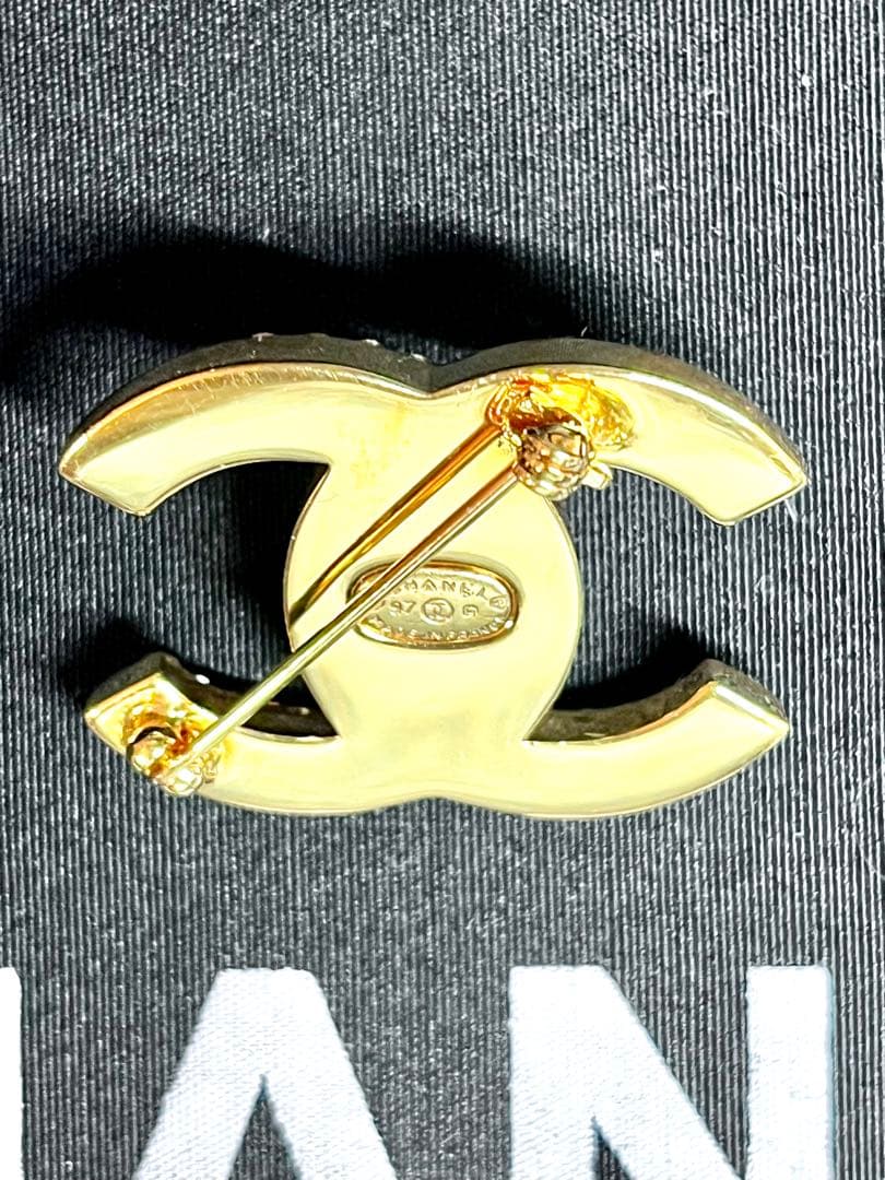 【極美品】シャネル　CC ターンロック ブローチ 刻印97P 新品同様