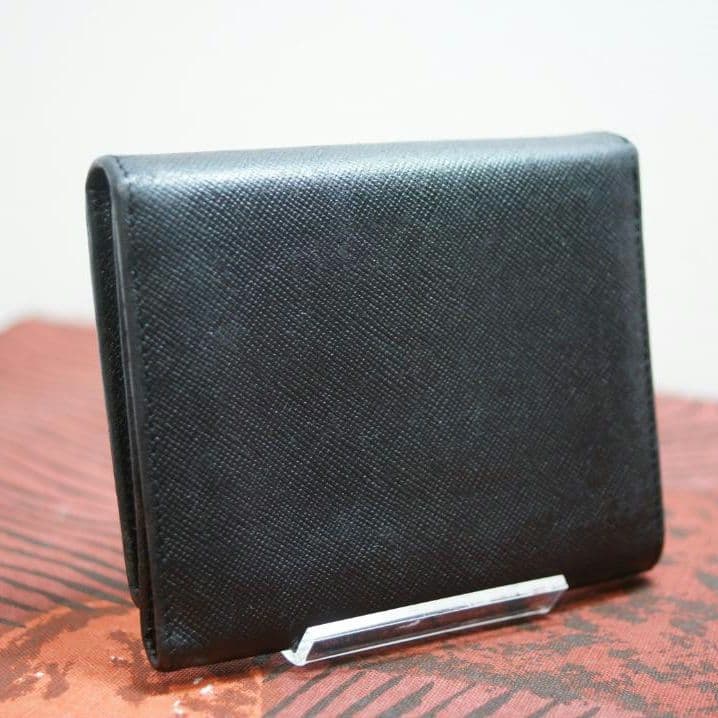 PRADA プラダ 三つ折り財布 三角ロゴプレート サフィアーノレザー ブラック