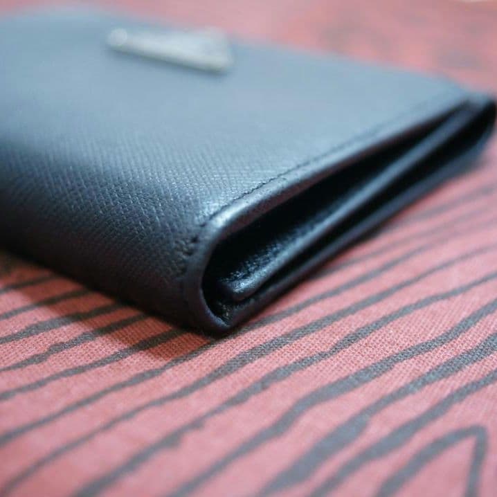 PRADA プラダ 三つ折り財布 三角ロゴプレート サフィアーノレザー ブラック