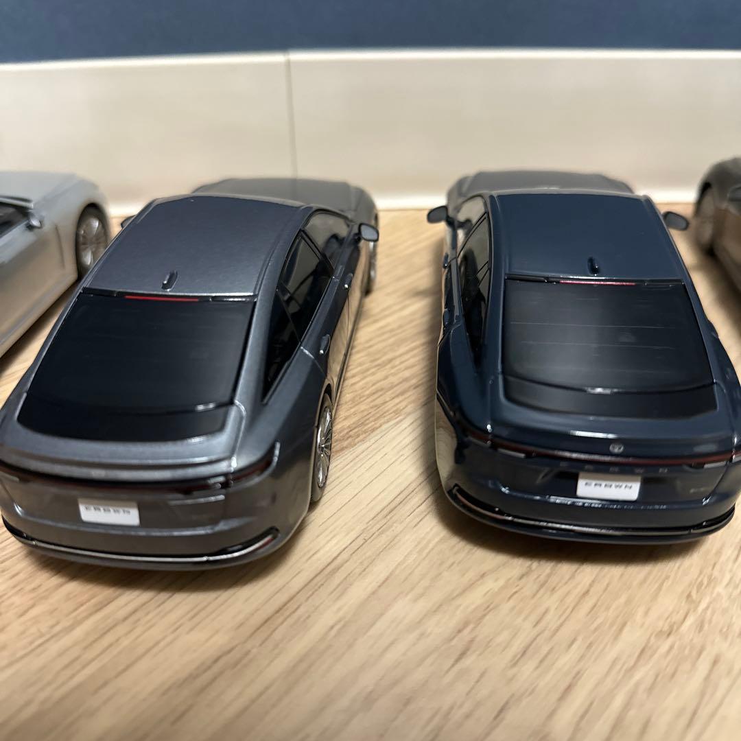 クラウンセダン　色見本　ミニカー