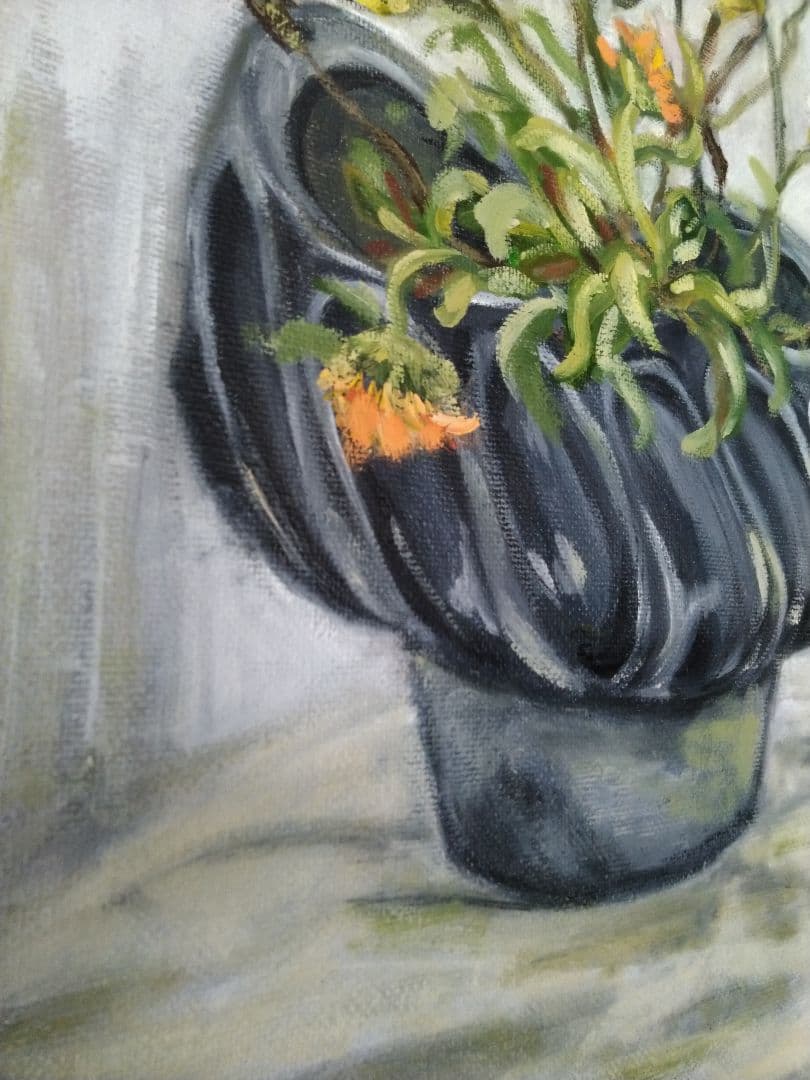 静物画 黒い花瓶 黄色の花