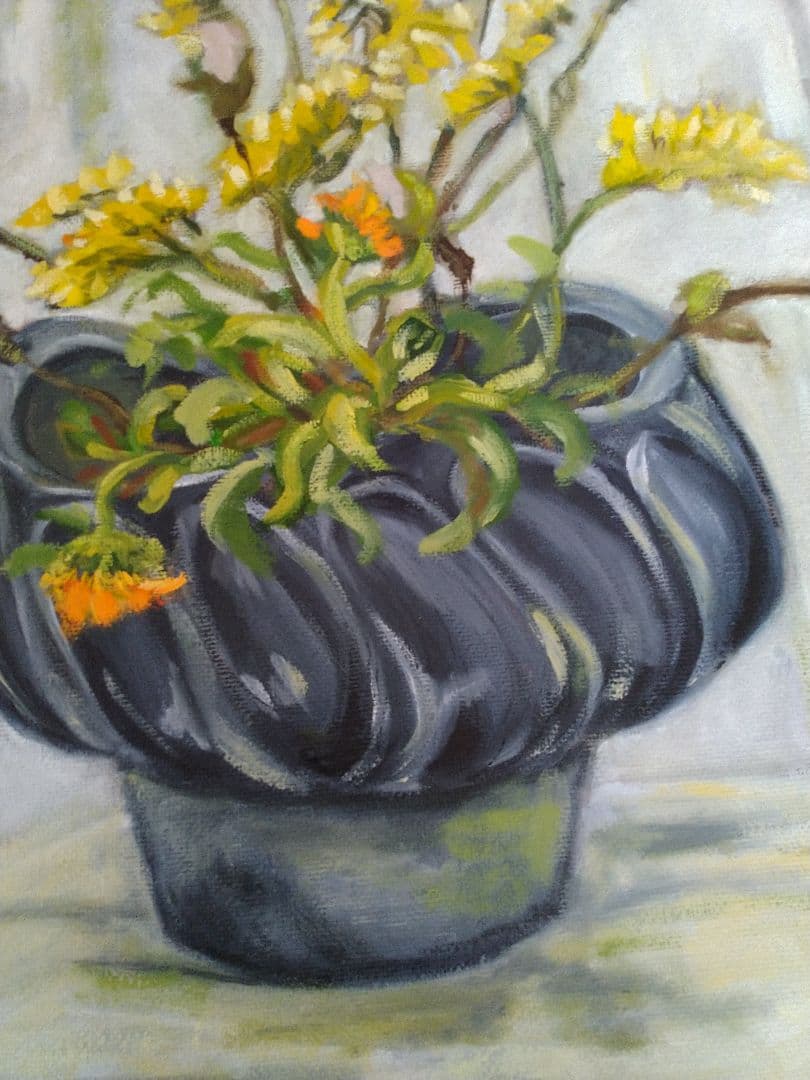 静物画 黒い花瓶 黄色の花