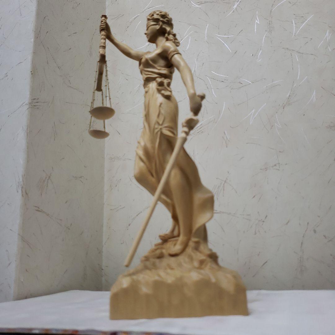 Ｂフライデー蔵出特価希少彫り裁判所のシンボルヒバ材 正義の女神像ユースティティア