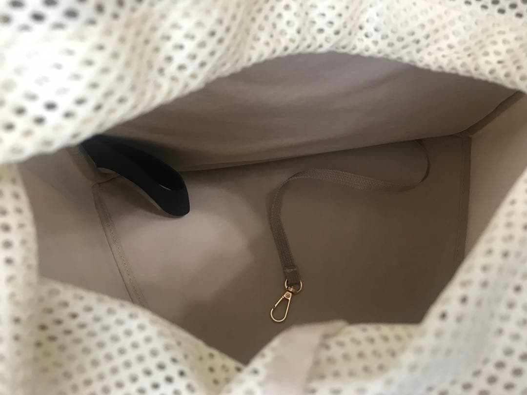 ホワイト メッシュ リュック型キャリーバッグmonchéri Mサイズ