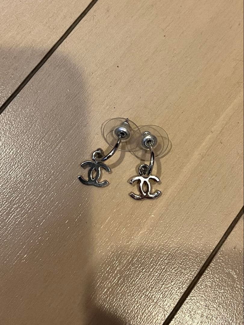 正規品　CHANEL スイング　シルバー ロゴ ピアス