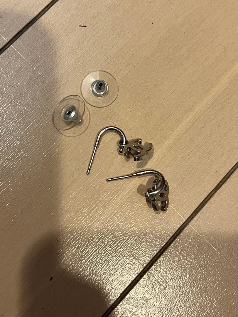 正規品　CHANEL スイング　シルバー ロゴ ピアス