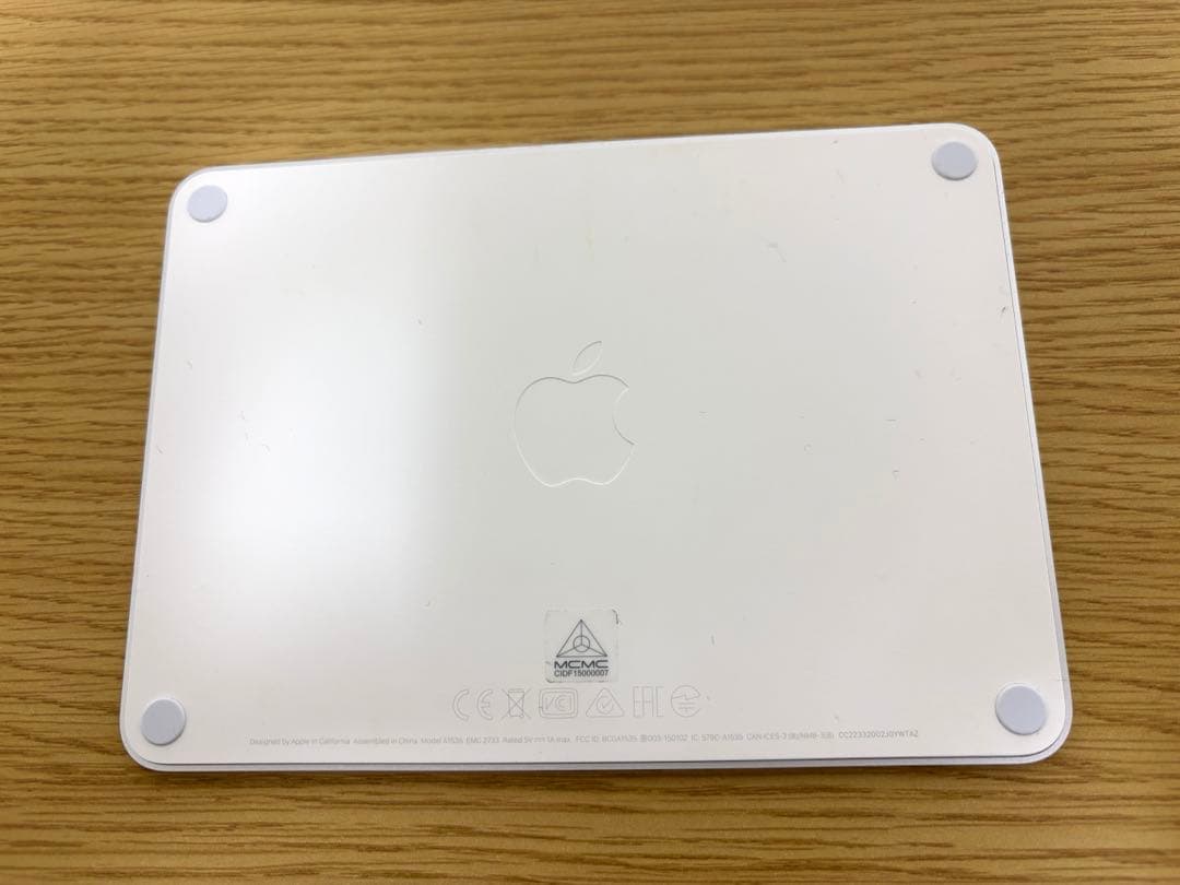 Magic Trackpad（USB‑C）ホワイト（Multi-Touch対応）