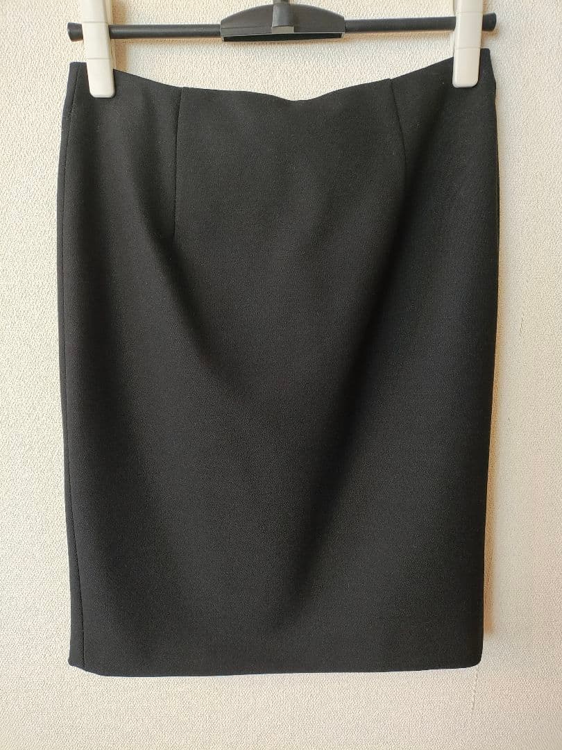 プラダ　PRADA 黒 ボタン付き タイトスカート ひざ丈