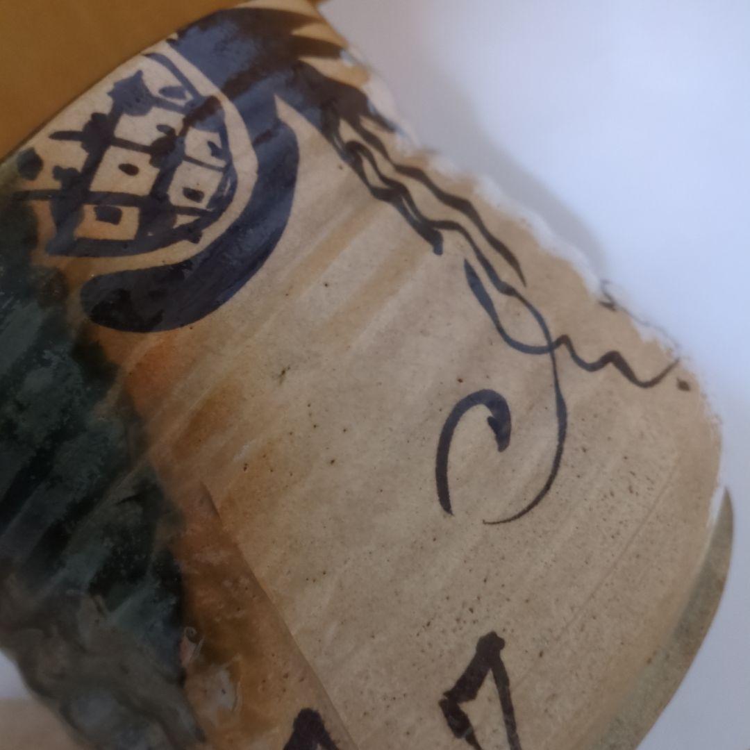 手描き模様の陶器