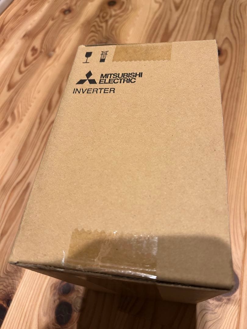 三菱インバーター　FR-E820-1.5K-1