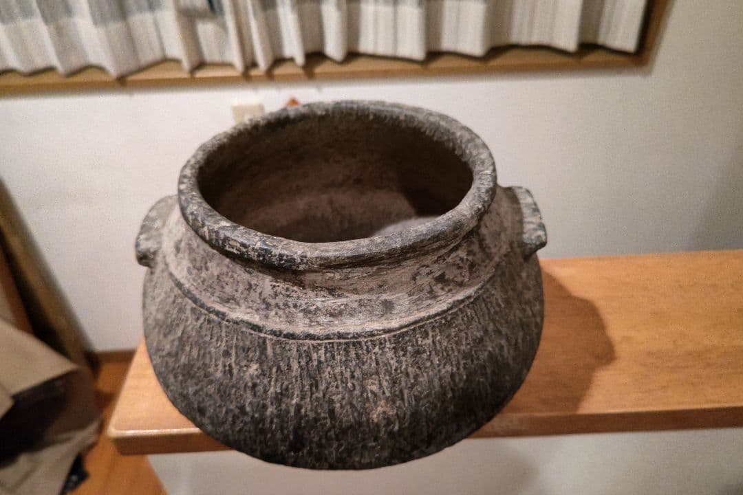 トルコの手彫りの石鍋。アンティーク