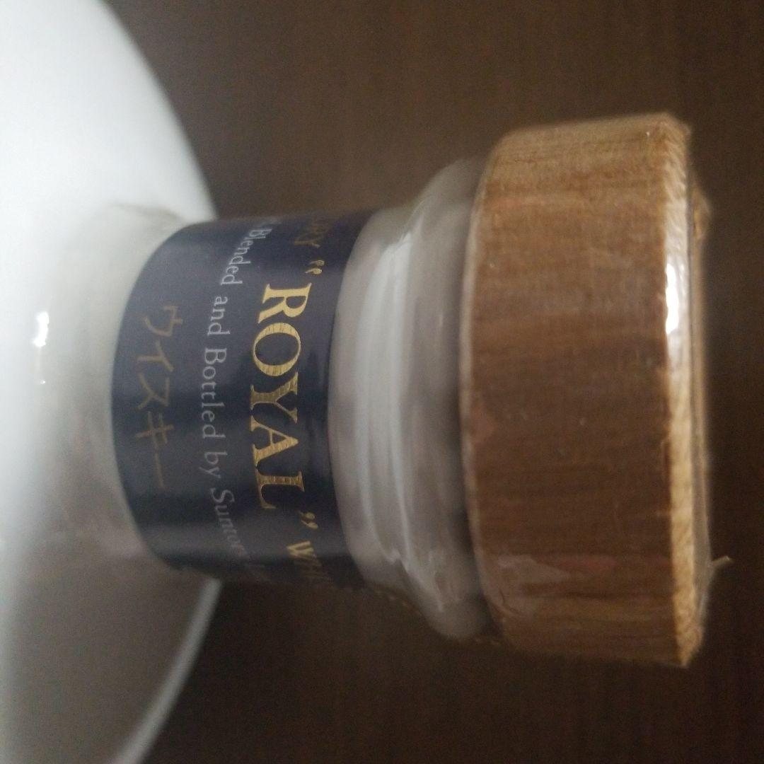 サントリー　 ウイスキー８６年 白い陶器ボトル