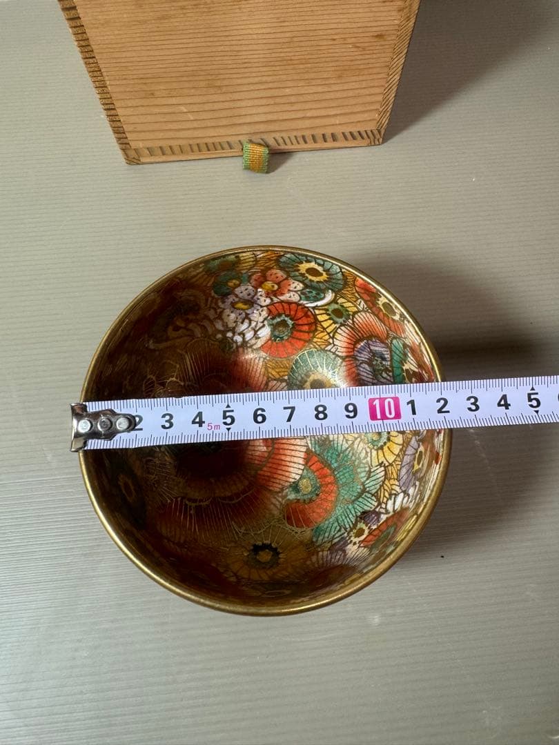 2860 薩摩焼　色絵金彩 牡丹 百花之図 茶碗