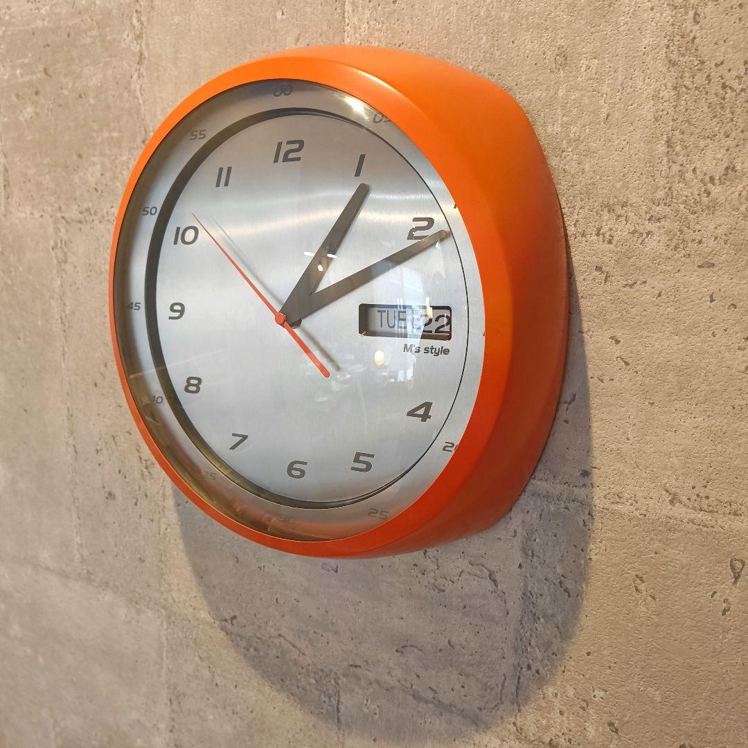 スペースエイジ　ポップ　壁掛け時計　スムーズ秒針　カレンダー　シルバー　オレンジ