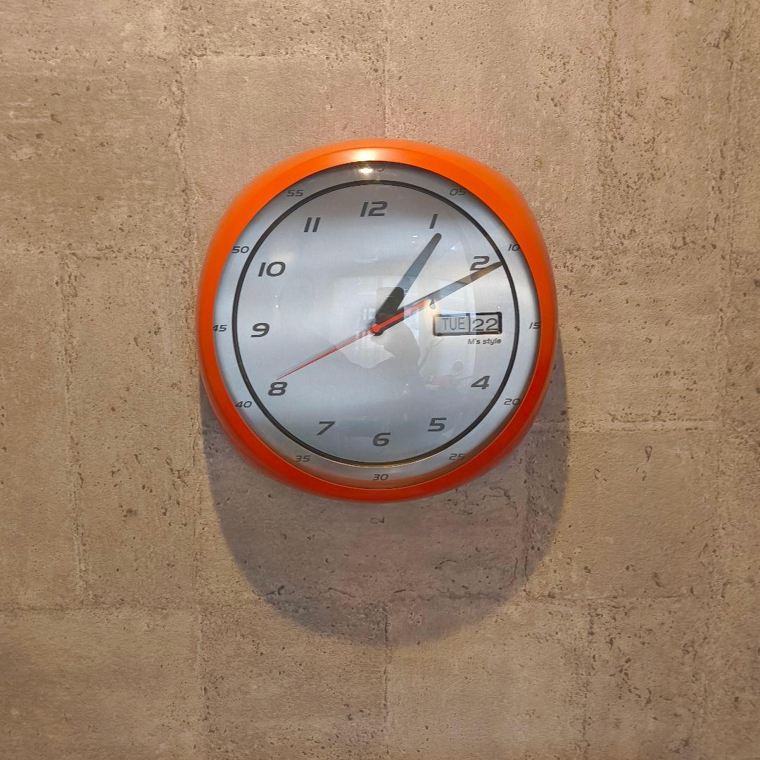 スペースエイジ　ポップ　壁掛け時計　スムーズ秒針　カレンダー　シルバー　オレンジ