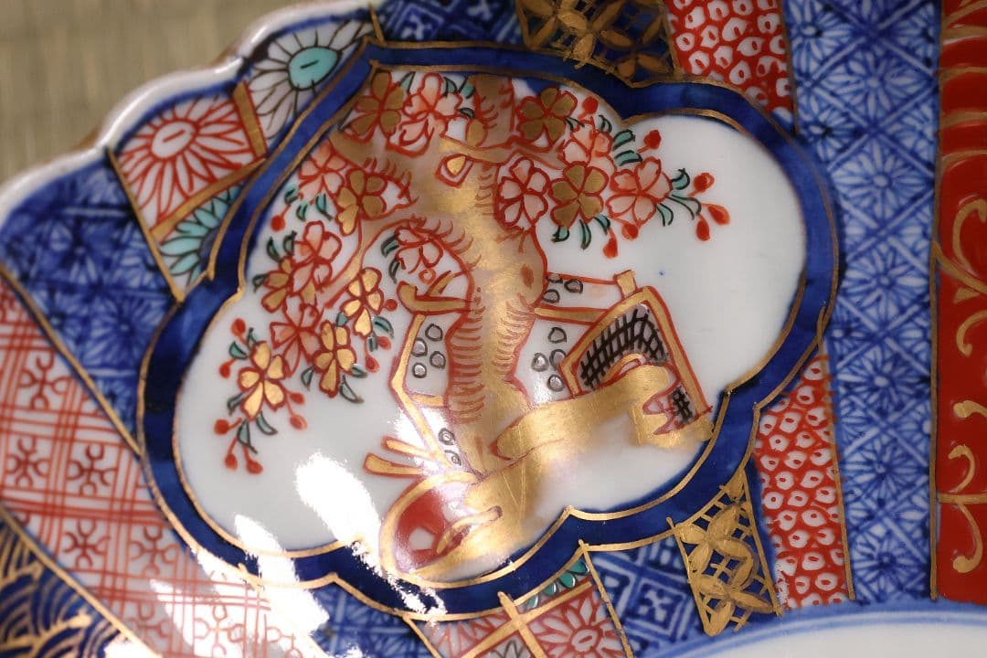 大聖寺伊万里 冨貴長春 輪花金襴手平鉢 菊形 24.7cm 皿 【MA668