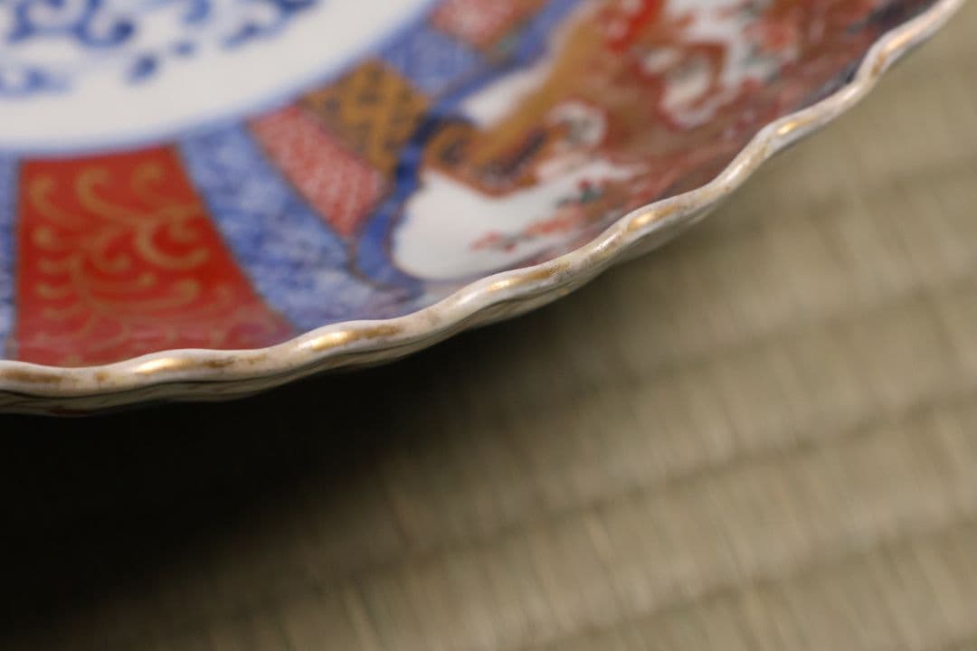 大聖寺伊万里 冨貴長春 輪花金襴手平鉢 菊形 24.7cm 皿 【MA668