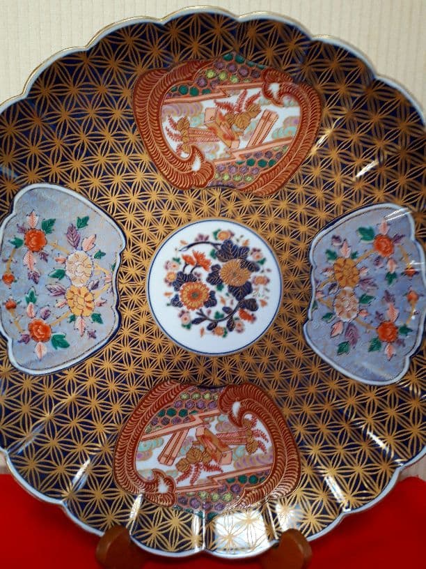 日肥其泉、色絵金彩大皿