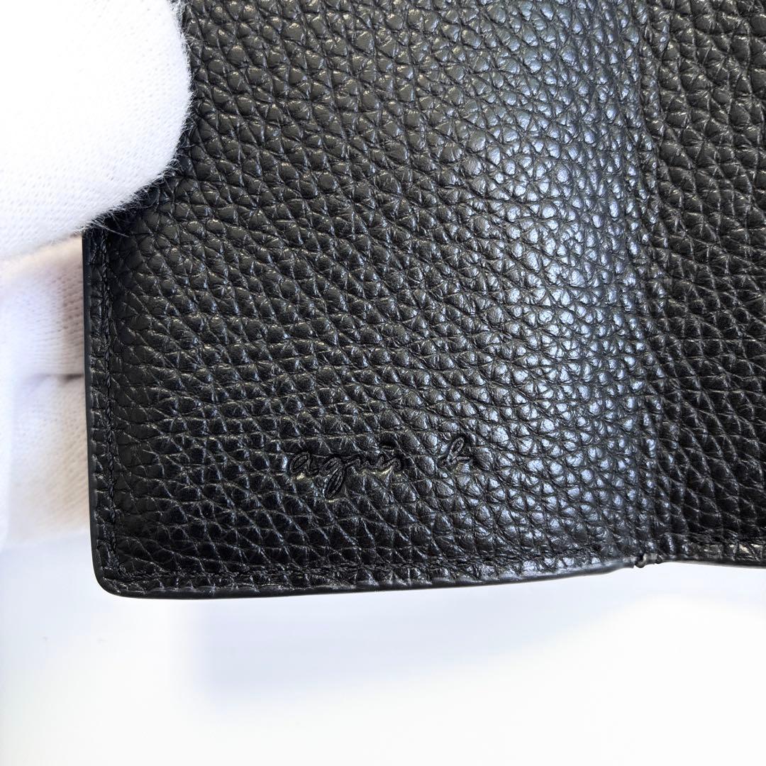 agnès b. ブラック 三つ折りミニ財布　エンボス ロゴアニエスベー