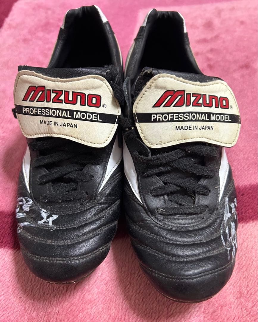 権田修一選手　サイン入りスパイク