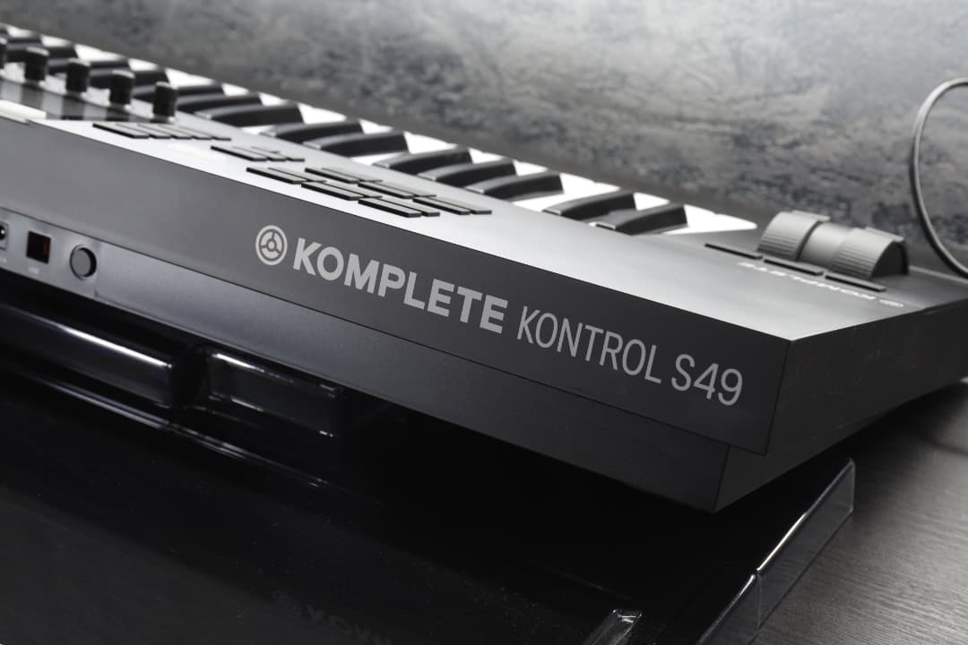 KOMPLETE KONTROL S49 MK2 キーボード